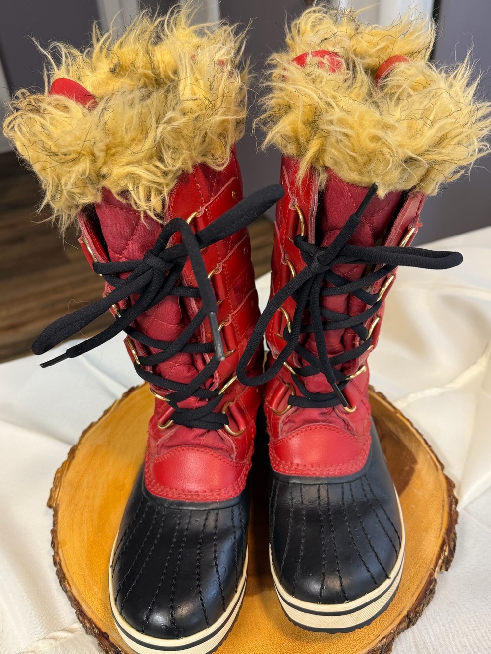 Sorel Tofino Red and Black Women's Lace-Up Faux Fur Winter Boots Size 7